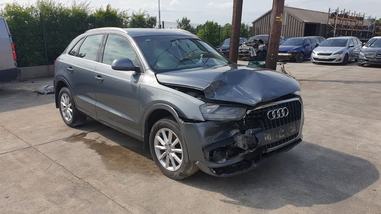 **For breaking** Audi Q3 SE Quattro, 2.0 Tdi diesel 6 speed (2012).