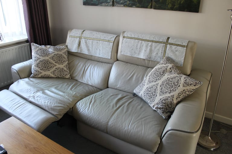 3 seat sofa leather 2 x power recliners