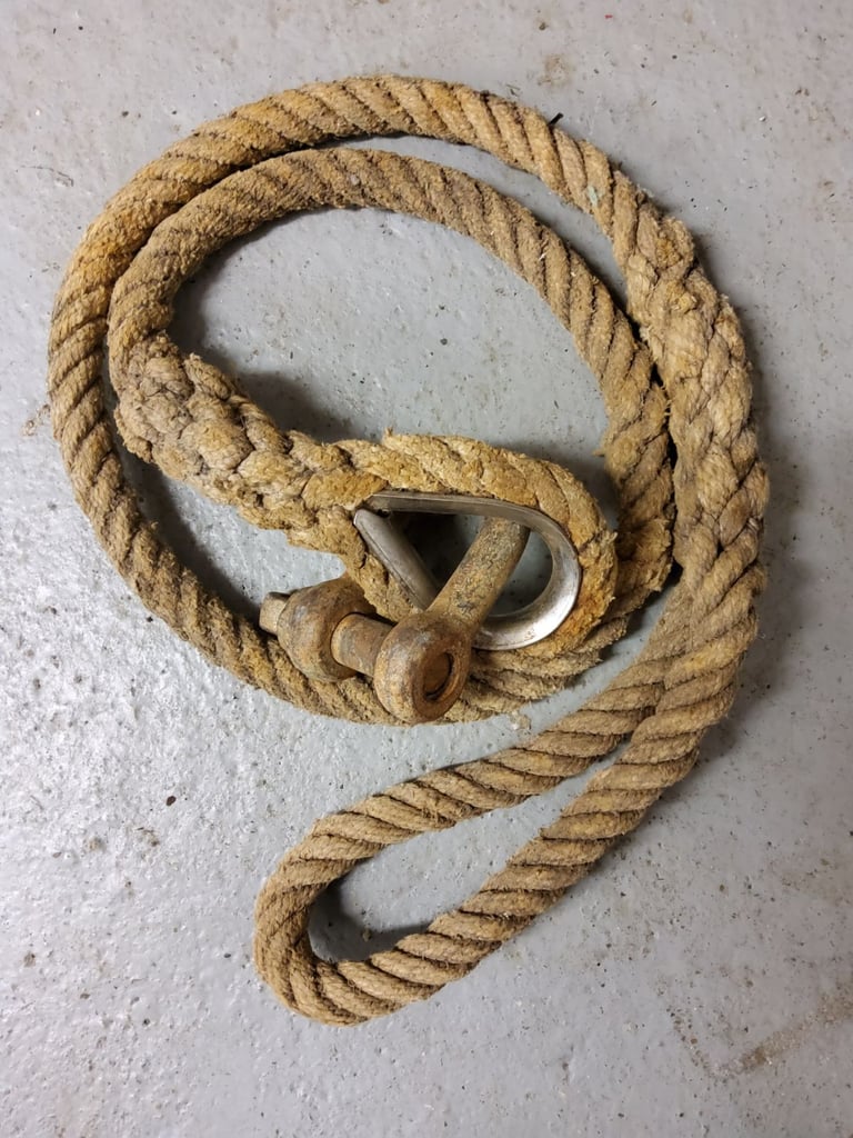 Heavy Duty Natural Rope Tow Rope with Heavy Shackle Approx 2m long & 25mm thick