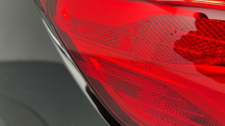 2022 Volvo XC40 B4 Plus, AWD Mild Hybrid Petrol, Dark(Blond Leather, Heated Seats, Carplay) Estat...