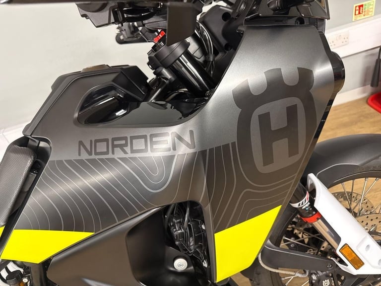 2022 Husqvarna 901 NORDEN 2022 Petrol silver Manual