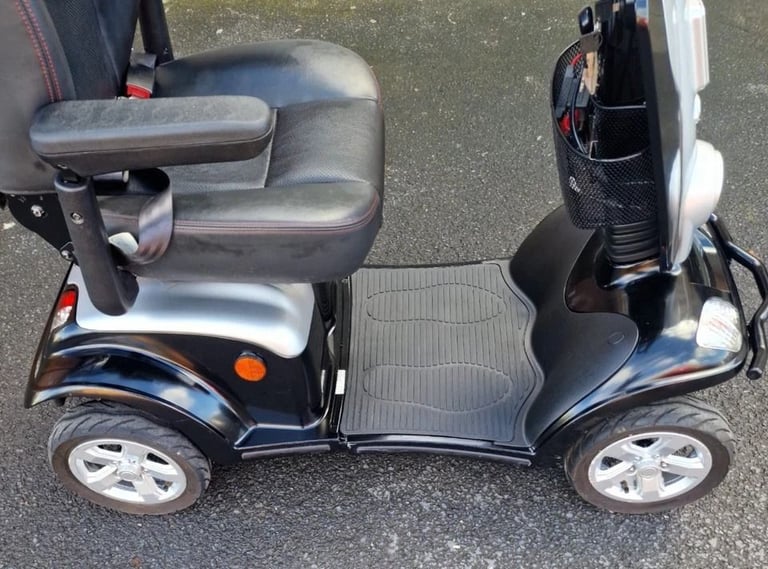 KYMCO MAXI XLS 8MPH Mobility Scooter SERVICED Excellent Condition NEW BATTERIES