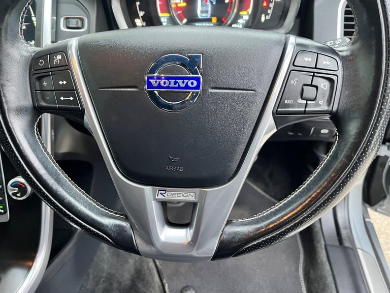 VOLVO XC60 2.0 R-Design Lux D4 (181hp) Silver Auto Diesel 2015