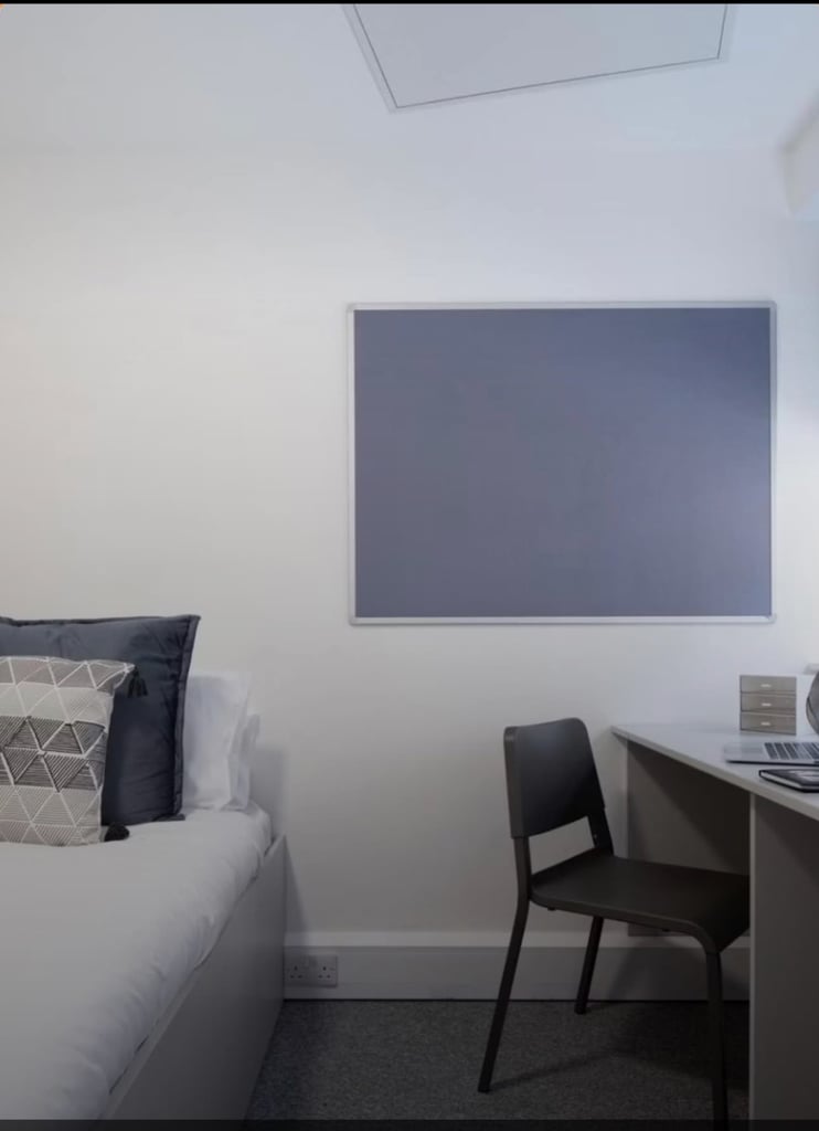 Ensuite student room in Sheffield center