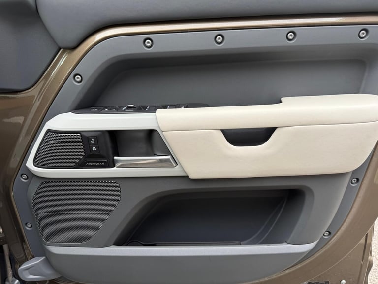 2022 Land Rover Defender 110 2.0 P400e 15.4kWh X-Dynamic HSE SUV 5dr Petrol Plug-in Hybrid Auto 4...