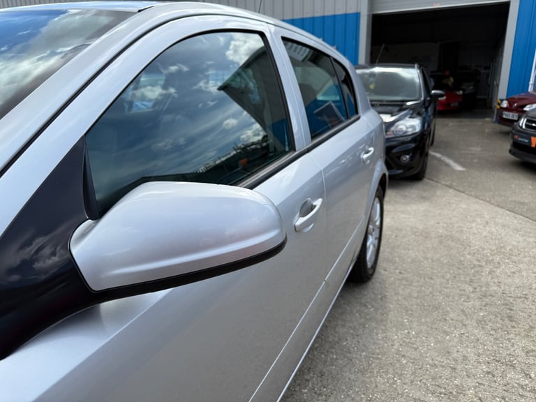 2005 Vauxhall Astra 1.6i 16V Club 5dr HATCHBACK Petrol Manual - Image 32