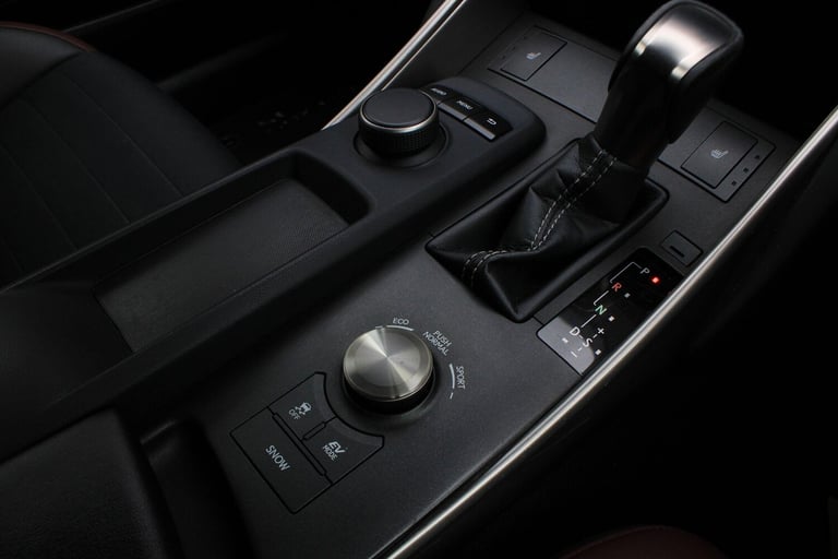 2018 Lexus IS 2.5 300h Sport E-CVT Euro 6 (s/s) 4dr SALOON Petrol/Electric Hybrid Automatic