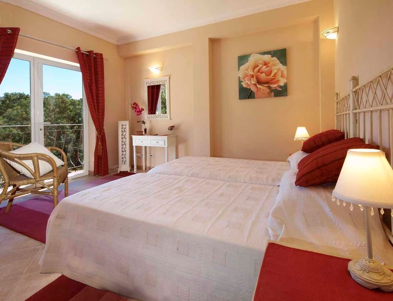 Algarve Portugal, Luxury Villa for Rent, Superb Coastal Views, Infinity Pool.