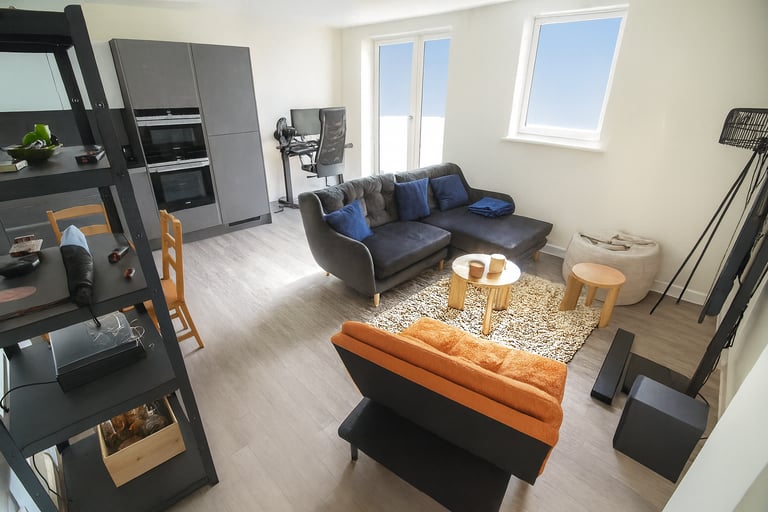 LUXURY ONE BED FLAT NEAR CROSS RAIL & TUBE- ACTON CHISWICK TURNHAM GREEN GUNNERSBURY