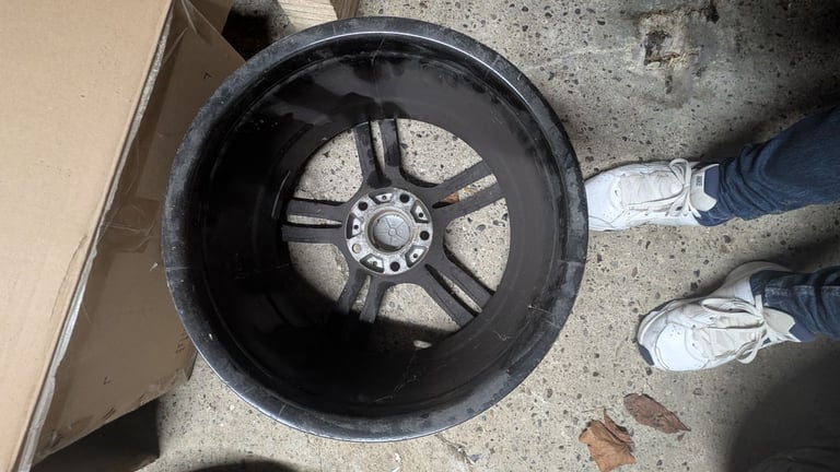 BMW 320 5 rims 4 tyres 2012 