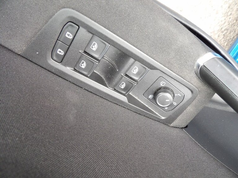 2018 Volkswagen Touran 2.0 TDI SE Family 5dr DSG MPV DIESEL Automatic