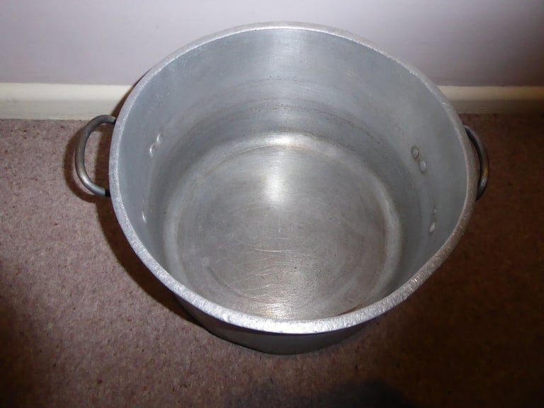 stock pot. professional use. stainless steel. 10 litre capacity
