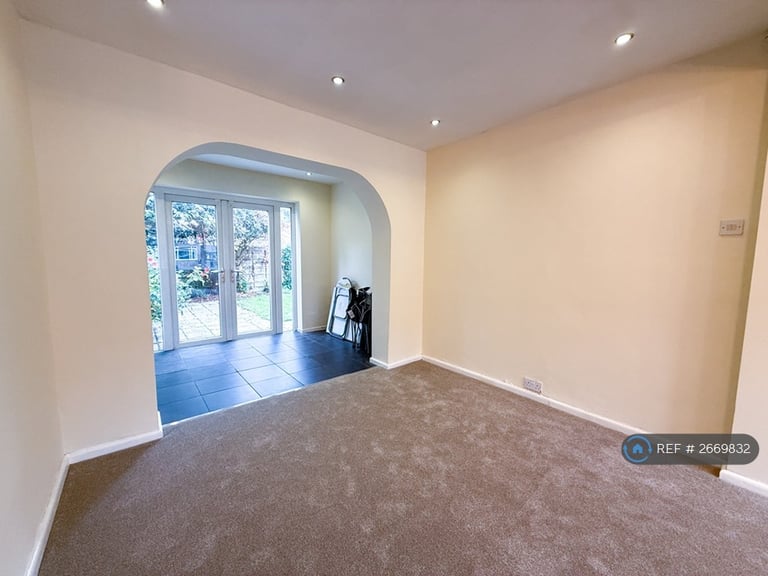 3 bedroom house in Bankside Road, Manchester, M20 (3 bed) (#2669832)