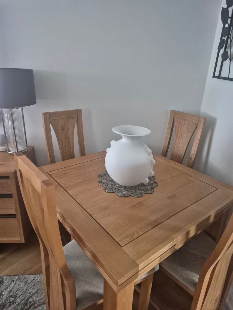 Extendable table and 4 chairs  90cm x 90cm extends to 150cm x 150cm 