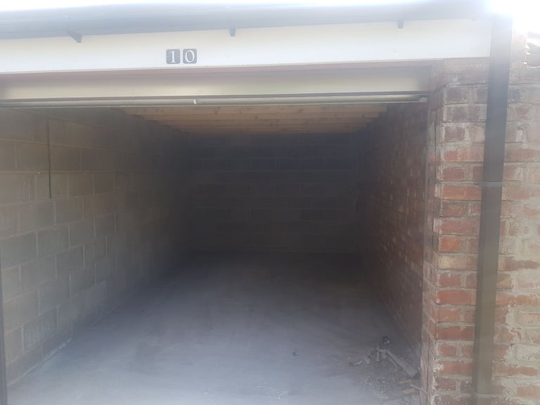 Garage to rent