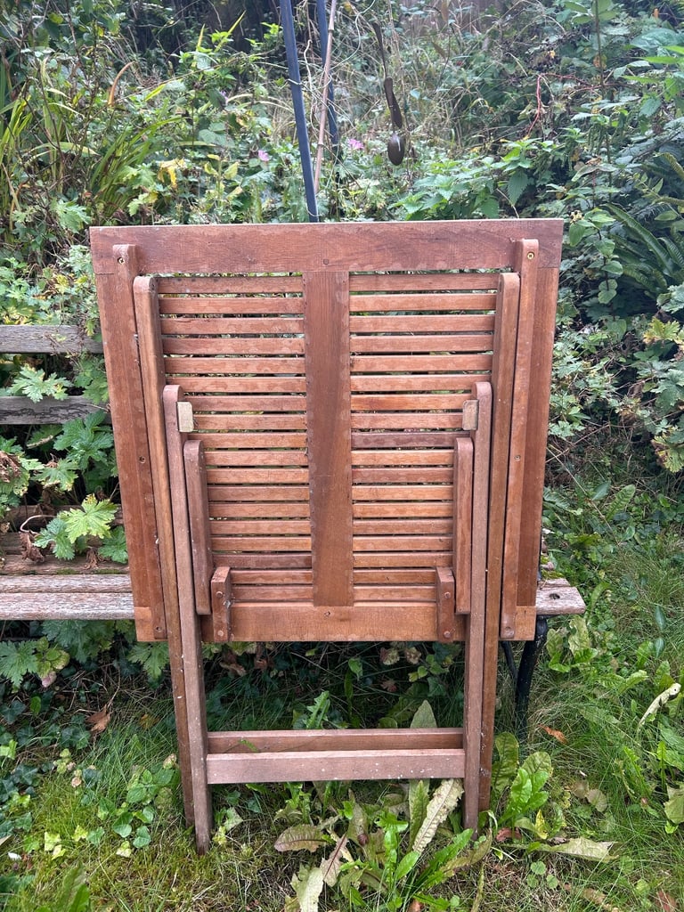 Wooden Garden Table - Free Garden Furniture 