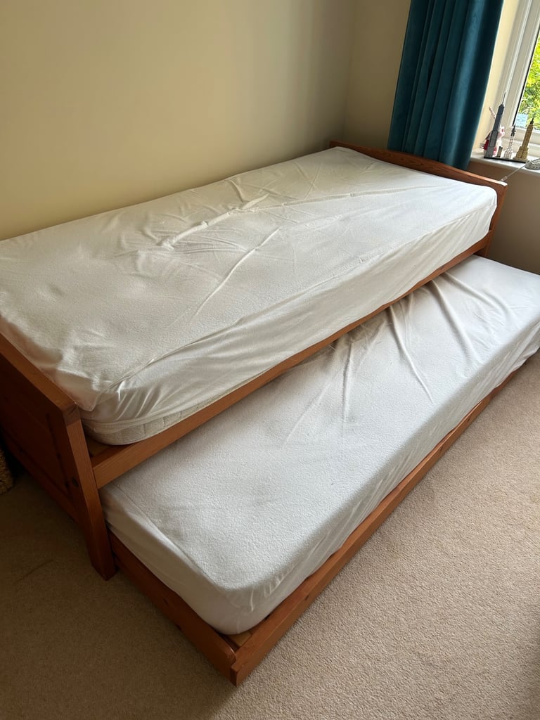 Trundle bed