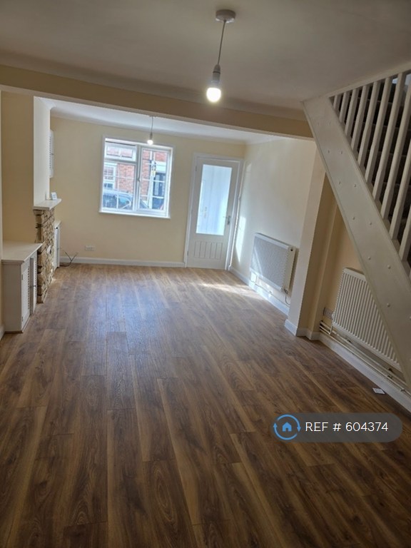 image for 2 bedroom house in Caldecote Street, Newport Pagnell, MK16 (2 bed) (#604374)