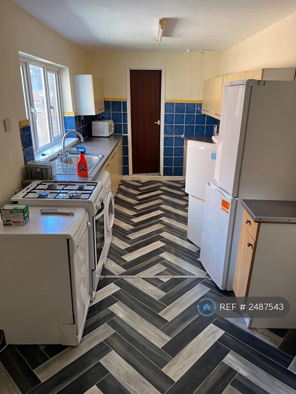 image for 5 bedroom house in Helmsley Road, Newcastle Upon Tyne, NE2 (5 bed) (#2487543)