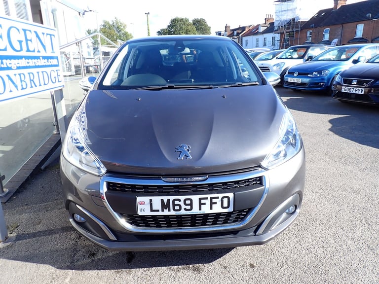 2019 Peugeot 208 1.2 PureTech Signature Hatchback 5dr Petrol Manual Euro 6