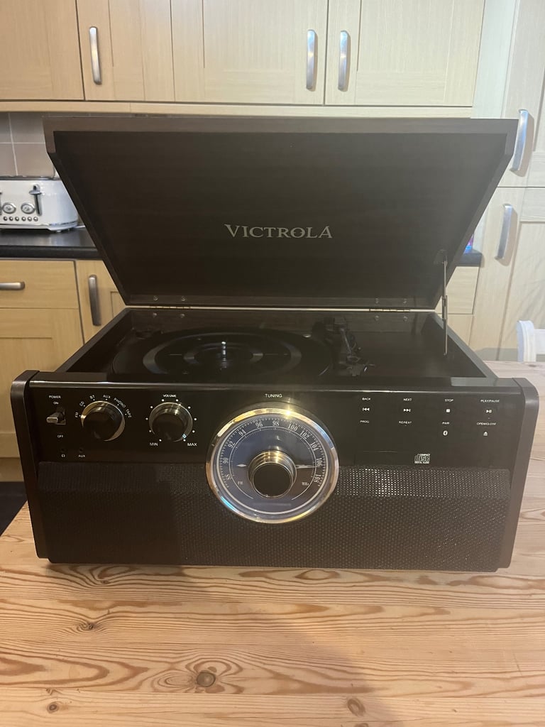 Victrola Record Player (Bluetooth) - CD/Radio/Tape cassette 