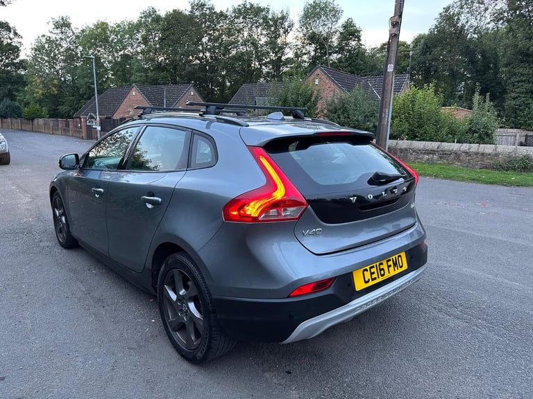 Volvo, V40, Hatchback, 2016, Semi-Auto, 1969 (cc), 5 doors