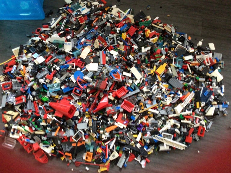 Lego 12 kg in weight, lots of parts, some Lego city, some Lego friends and stars wars etc 