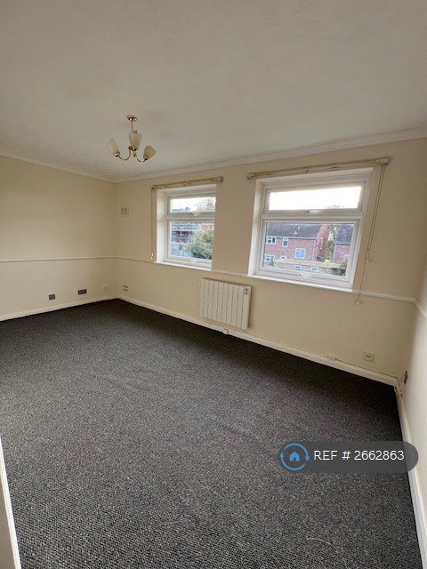 1 bedroom flat in Suffolk Square, Sudbury, CO10 (1 bed) (#2662863)