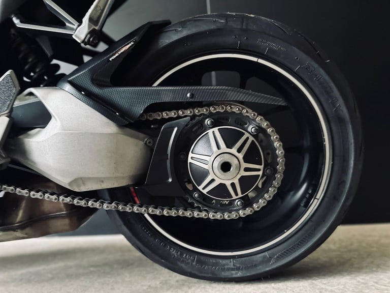 STUNNING 2019/19 HONDA CB1000R MOTORCYCLE 