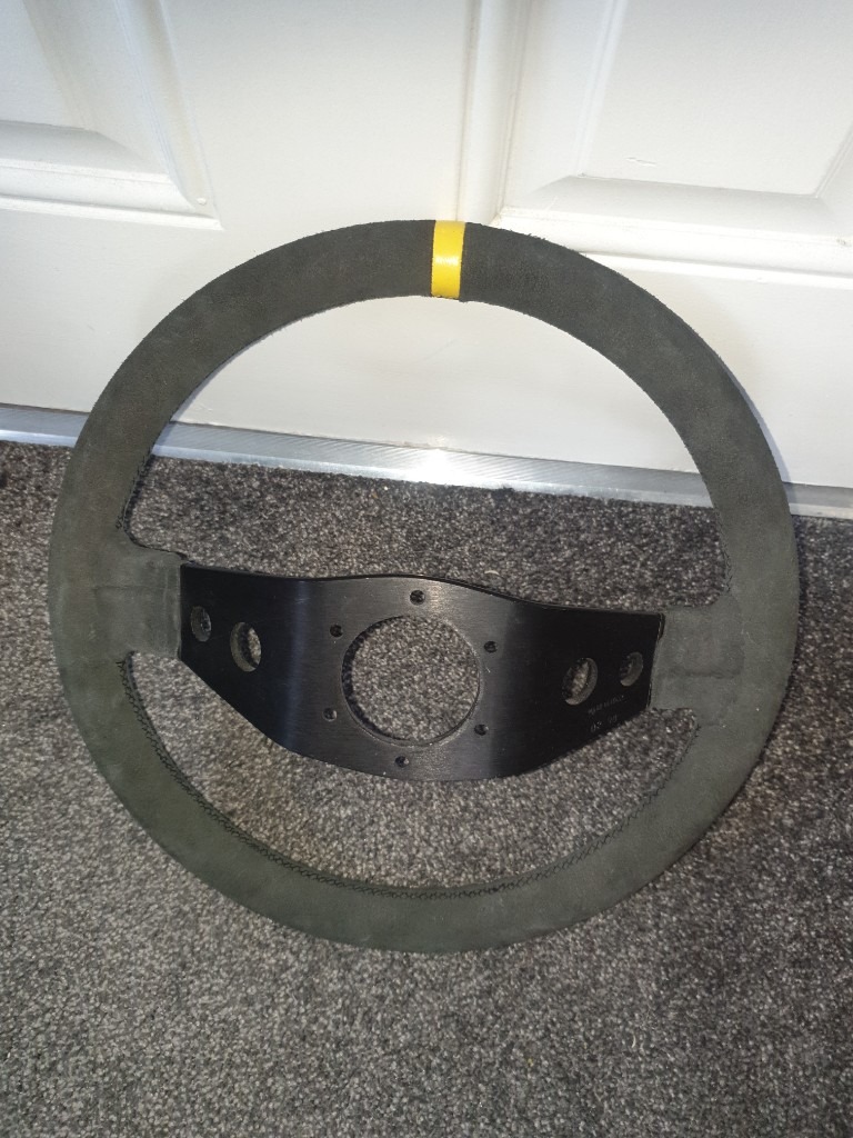 UNIVERSAL SUEDE STEERING WHEEL 