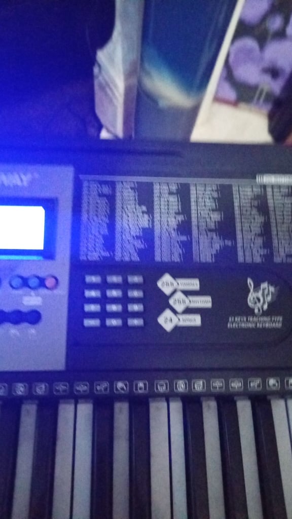 Cosway keyboard on stand fully working order