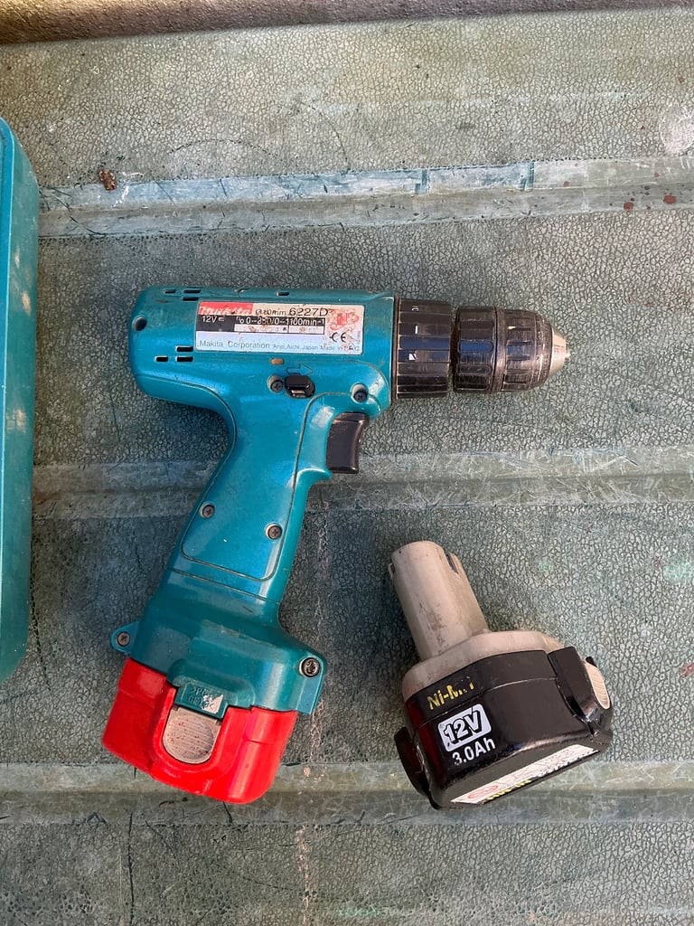 Makita 12v drill model 6227D & carry case & two batteries & charger 