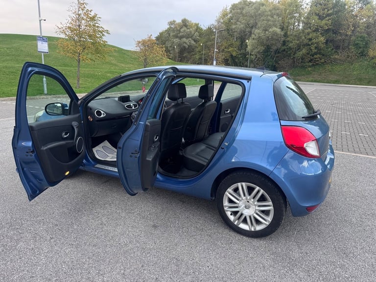 2011 Renault Clio 1.6 VVT Initiale TomTom Auto Euro 5 5dr HATCHBACK Petrol Automatic