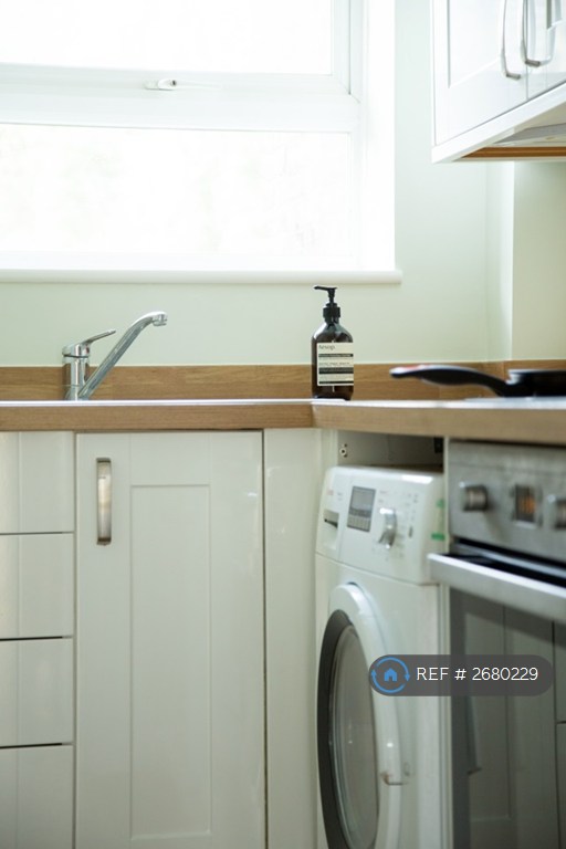 1 bedroom flat in Anerley Park, London, SE20 (1 bed) (#2680229)