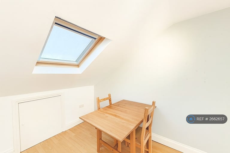 Studio flat in Fairbridge Road, Archway, N19 (#2662657)