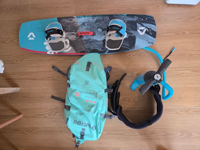 Full kitesurfing equipment including Mystic harness- used once