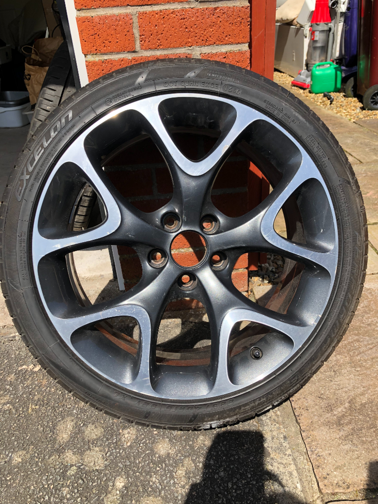 Vauxhall 18" five stud alloy with new 225/40R18 Excelon tyre