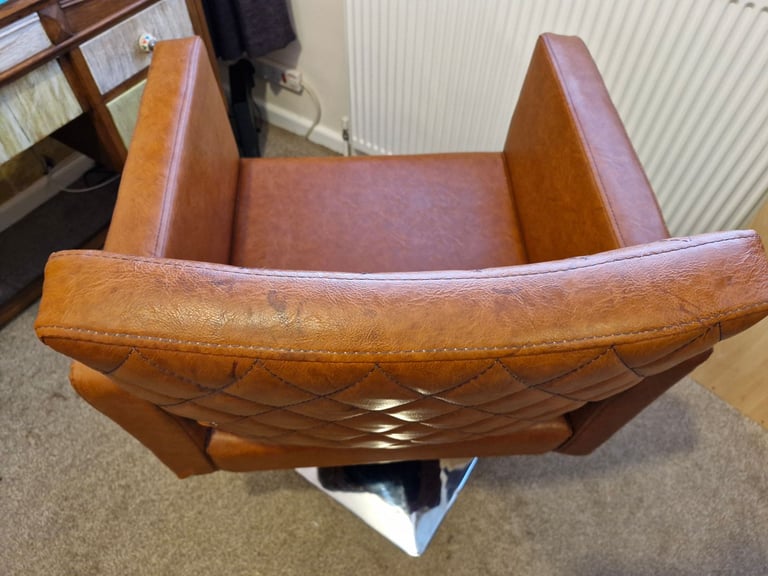 Hairdressing chair