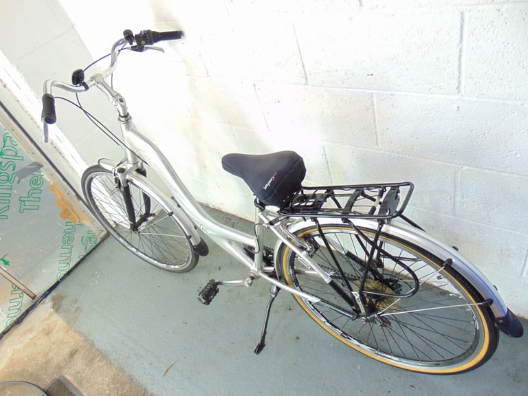 Aluminium Ammaco Canterbury (16 inch frame) Hardtail Hybrid/Commuter/City Bike (free local delivery)