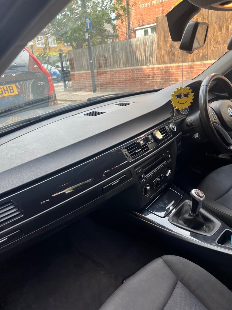 BMW, 3 SERIES, Saloon, 2011, Manual, 1995 (cc), 4 doors