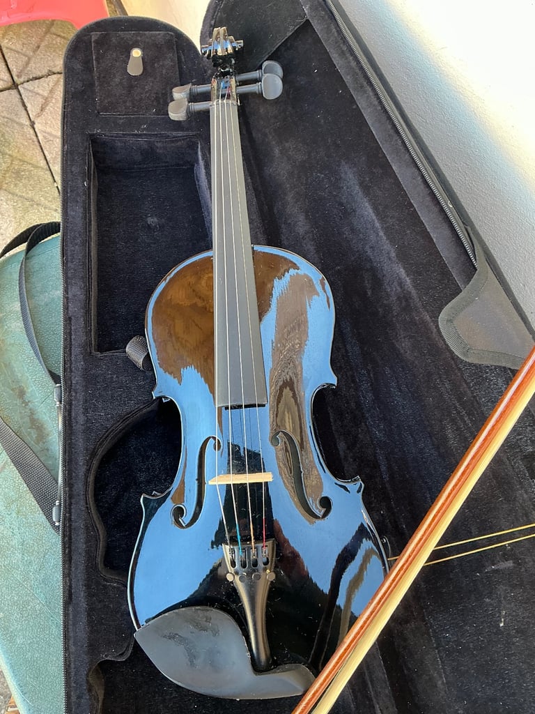 Gear for music violin colour black full size model 44v-100bk