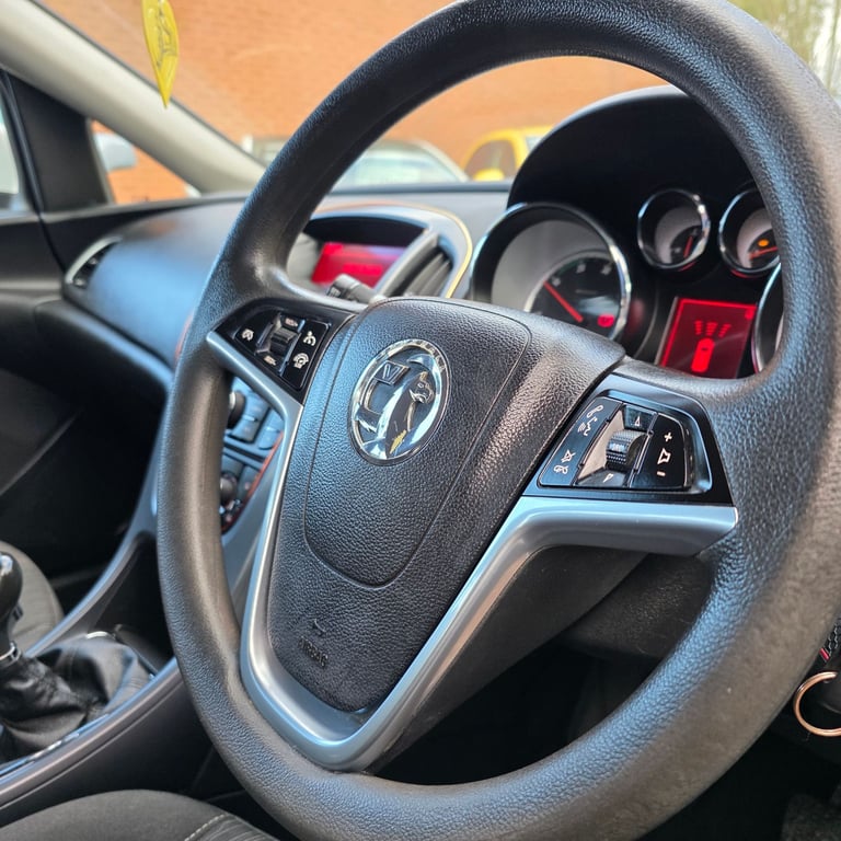 VAUXHALL ASTRA J ESTATE EXCLUSIV FACELIFT MODEL 1.7 DIESEL 110 BHP YEAR 2013 £20 ROAD TAX HPI CLEAR!