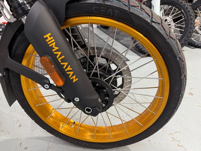 Royal Enfield HIMALAYAN 452