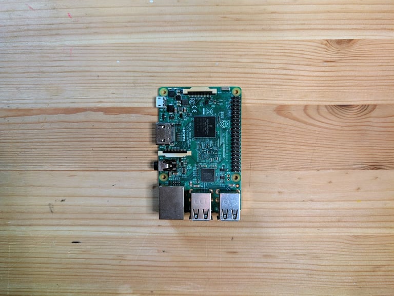 RaspberryPi 3B + Case + Power plug