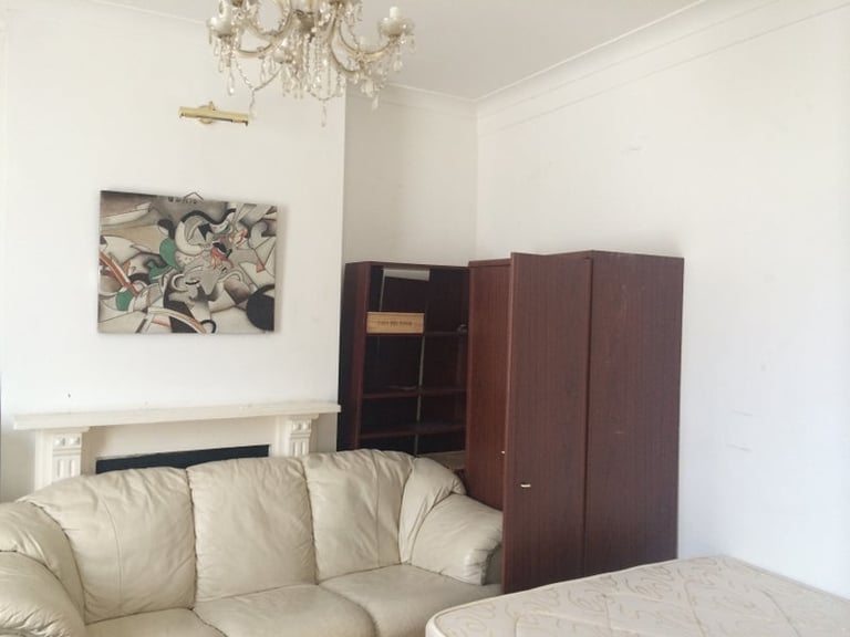 1 bedroom to rent in North Greenwich next to IKEA. Microwave Cooking Only !