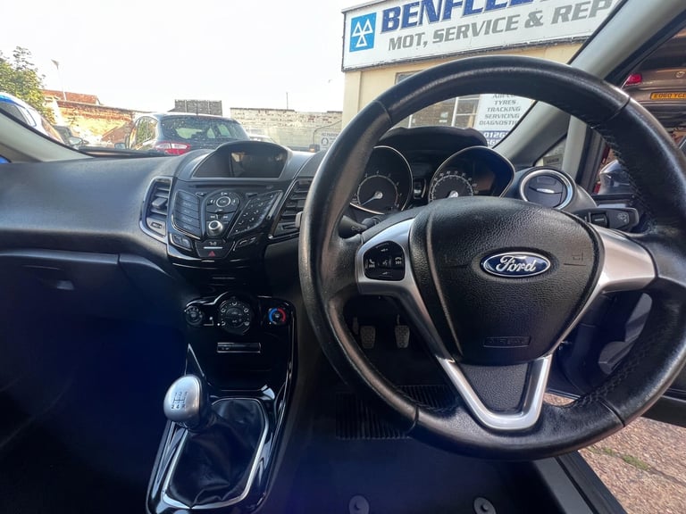 2015 Ford Fiesta 1.0T EcoBoost Zetec Euro 5 (s/s) 5dr HATCHBACK Petrol Manual