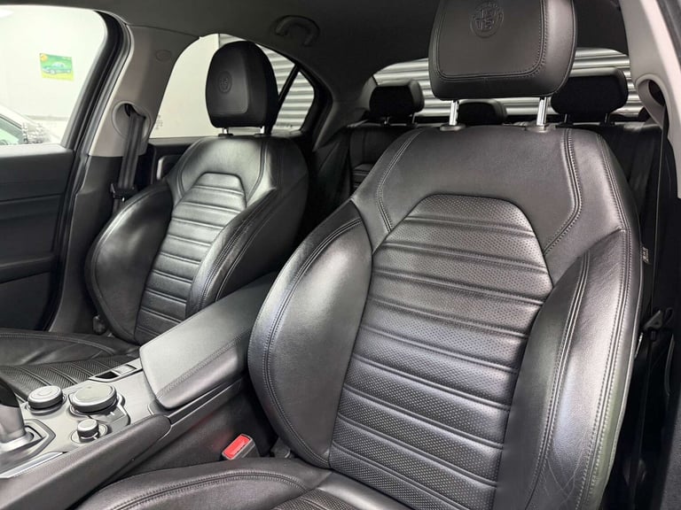 2017 Alfa Romeo Giulia 2.2 JTDM-2 180 Speciale 4dr Auto SALOON DIESEL Automatic