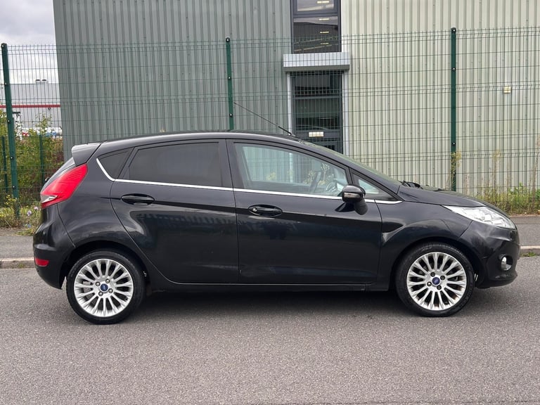 2011 Ford Fiesta 1.4 Titanium 5dr HATCHBACK Petrol Manual