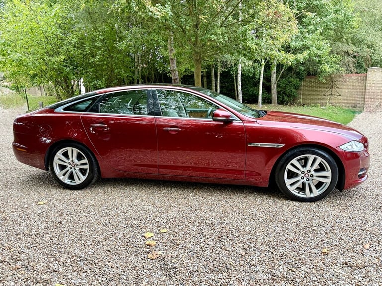 2010 Jaguar XJ 3.0d V6 Premium Luxury 4dr Auto SALOON DIESEL Automatic