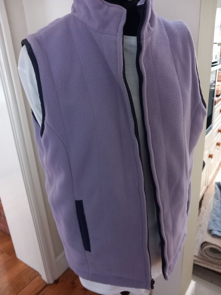 LADIES REVERSIBLE BODY WARMER SIZE (S) 12 - 14
